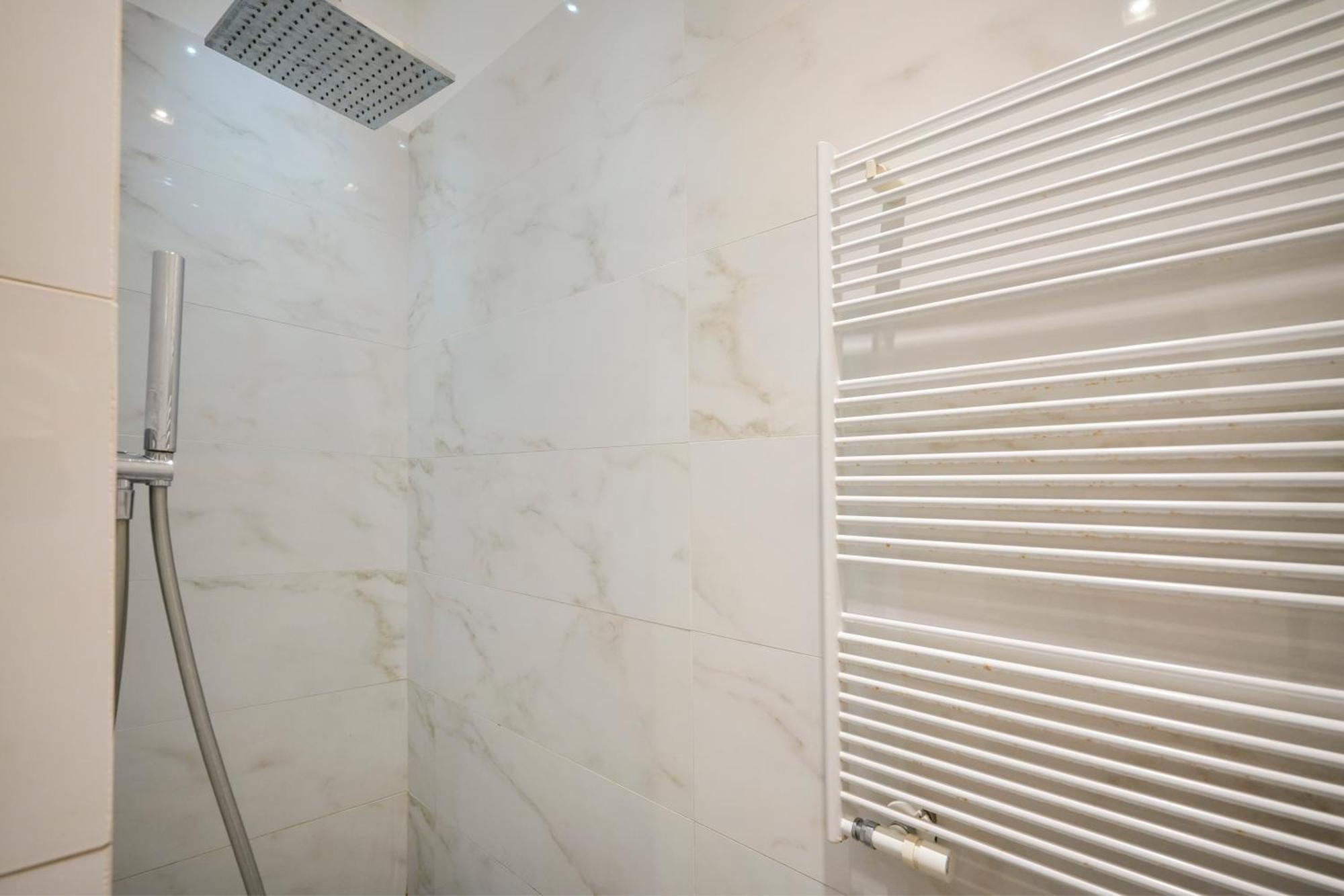 Gli Aquiloni Apartment - Steps From The Station Bari Exterior photo